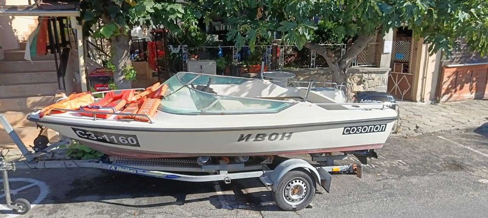 Продавам лодка-тип скутер CONERO DELFINO-450 1983 г. Без Колесар!!! Сз