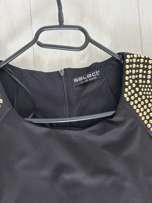 Rochie neagra, cu aplicatii