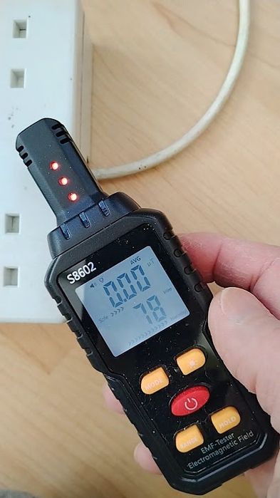 Измеритель плотности электрических и магнитных полей S8602