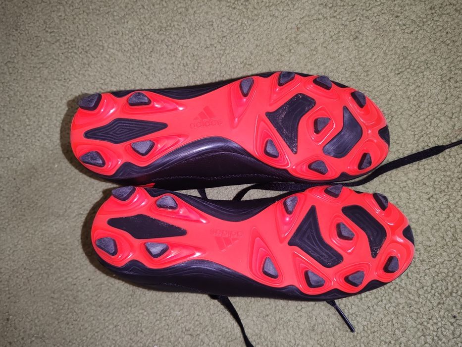 Футболни бутонки