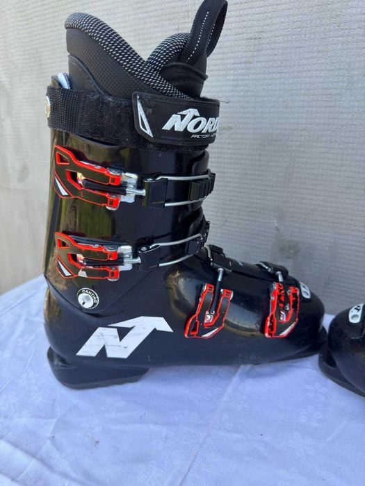 Clapari ski schi Nordica Dobermann GP 70 marime Eur:41 Mondo:26.5