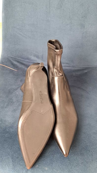 Ghetuțe Bershka noi marimea 37, nepurtate