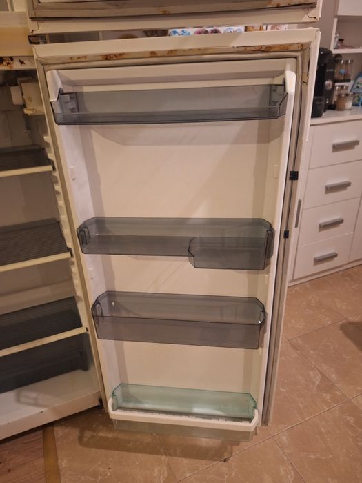 Хладилник с фризер