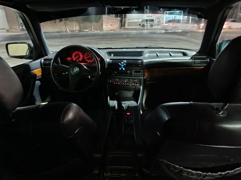 BMW E32 735i full sotiladi yoki barterga