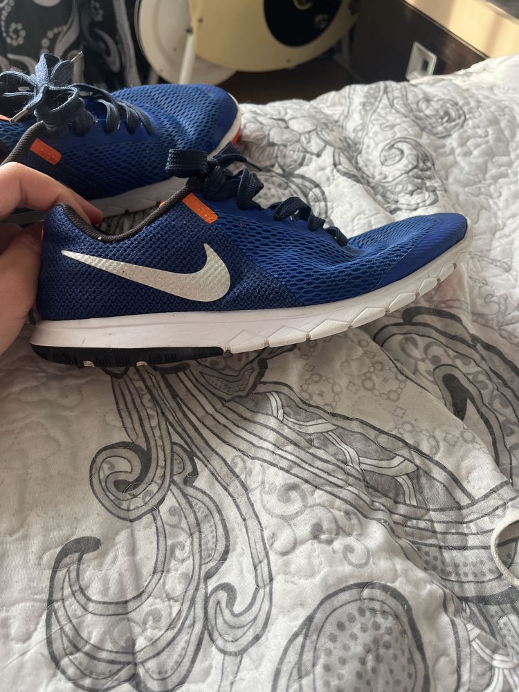 Adidasi nike flex experience run 5