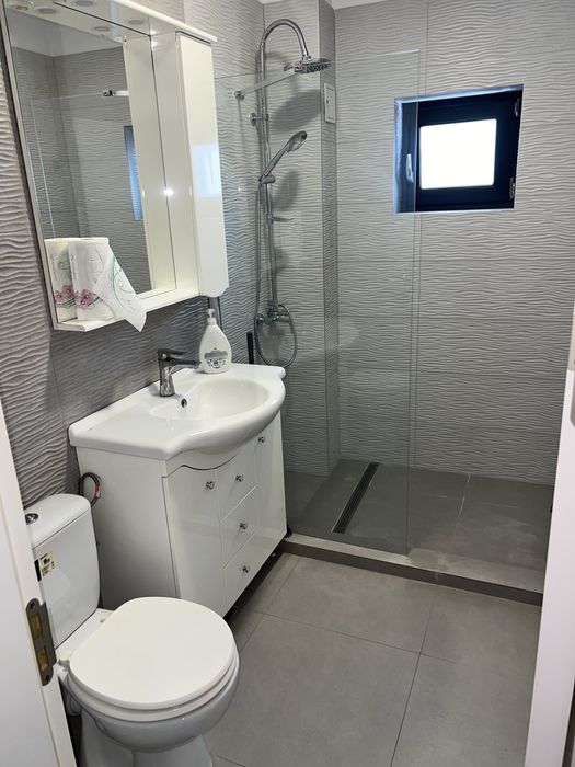 Apartament cu doua camere decomandat ,parcare si terasa