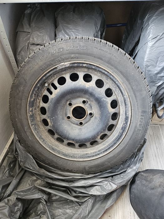 Set 4 roti 205/55 R16 jante de tabla+cauciucuri de iarna Pirelli