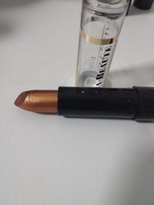 Продавцам червило