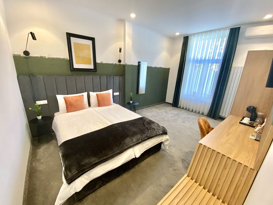 Vand pensiune 8 camere in centru