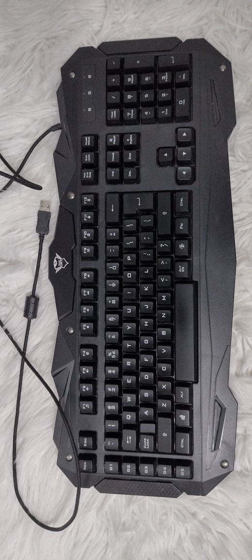 Tastatura Trust GXT 840 Myra