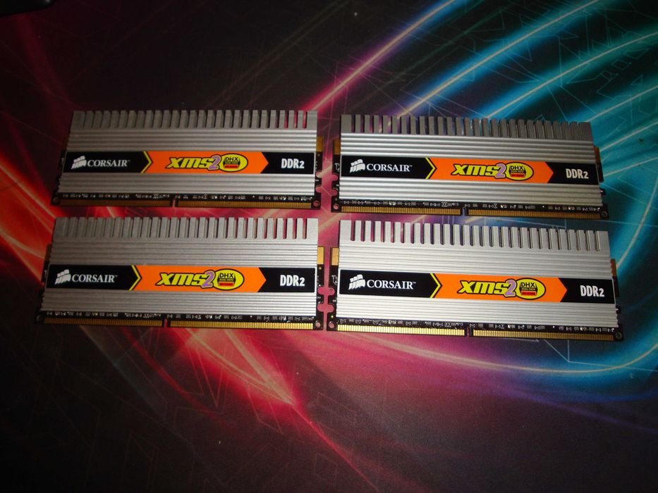 kit memorii ram DDR2 Corsair XMS2 DHX 8GB 4x 2GB 800 Mhz de colectie