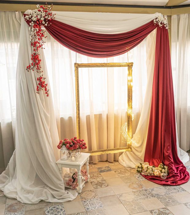 Ghirlande luminoase și decorațiuni tematice pentru evenimente