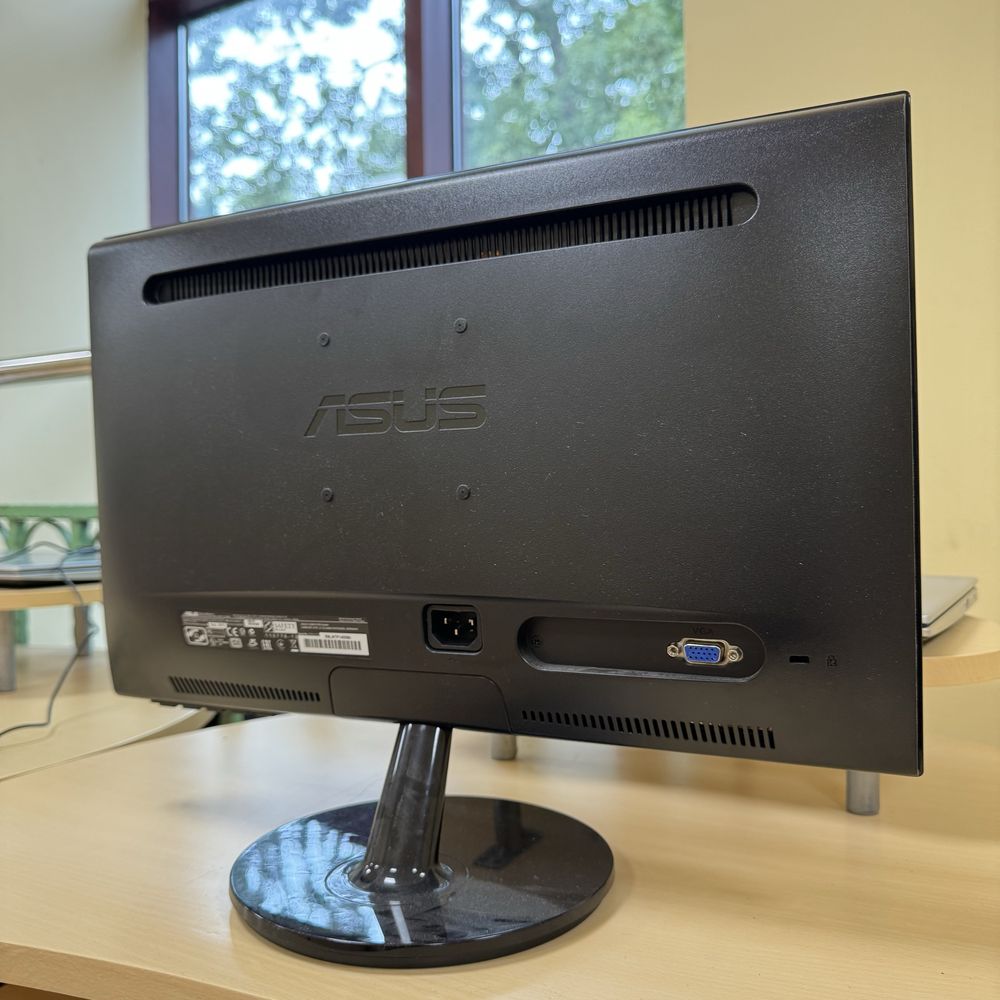 LCD Монитори Asus (9 броя)