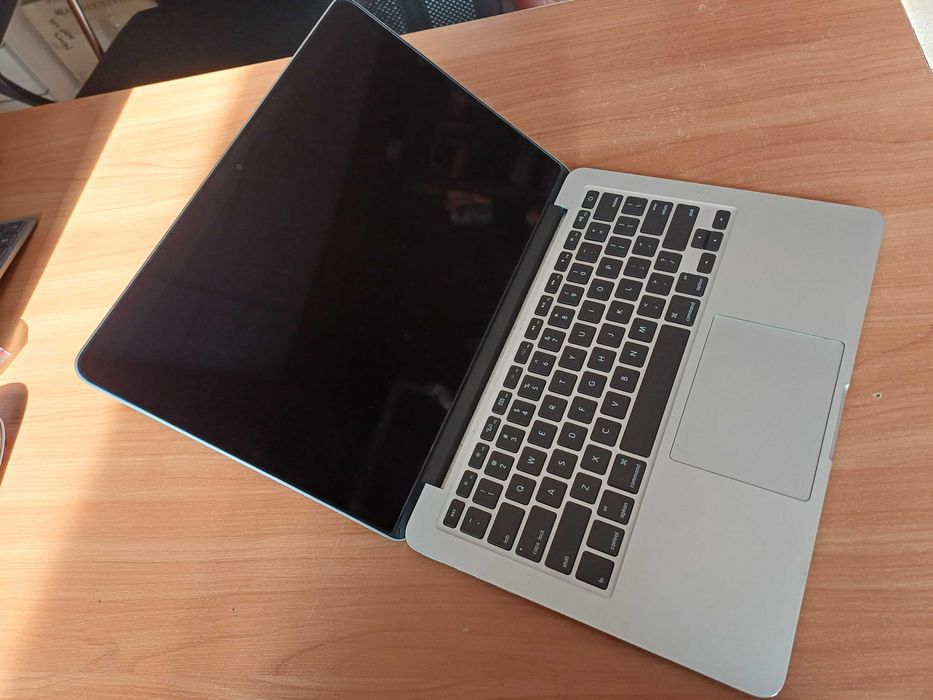 13'Macbook Pro Retina 2015 i5/256GB/8GB Ram A1502 лаптоп