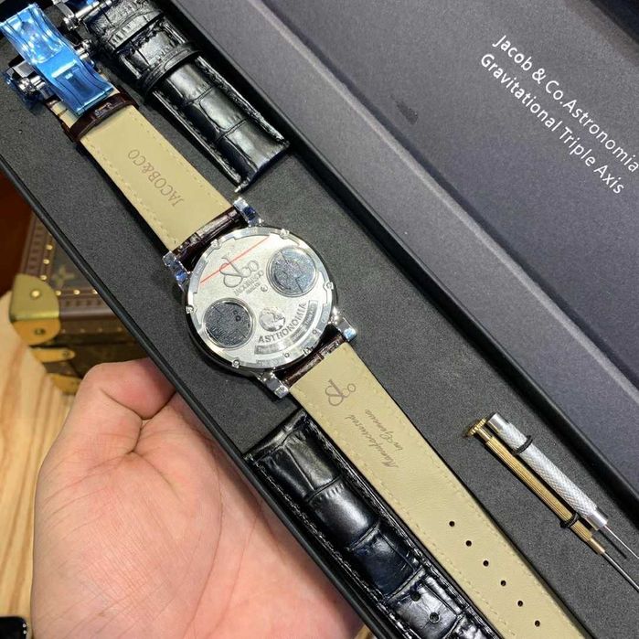 Jacob & Co. Astronomia Tourbillon с кварцов механизъм