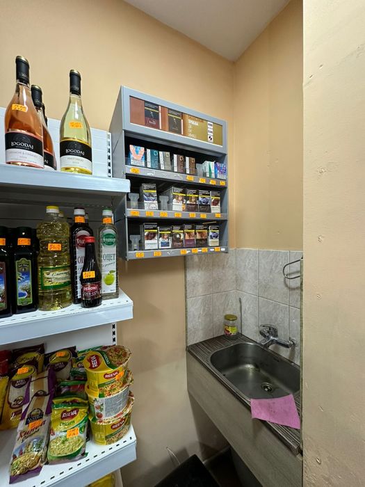 ПРОДАВА СЕ работещ хранителен магазин Варна в (кв. Бриз) !!!