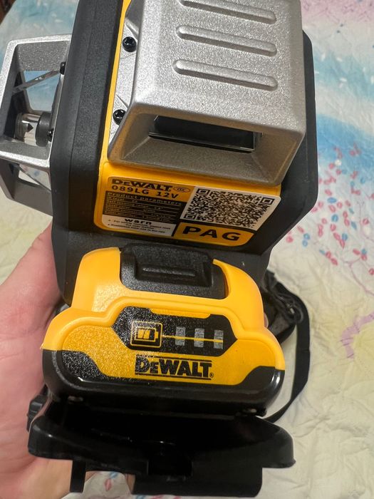 Акумулаторен линеен лазерен нивелир DeWALT 18 V, XR®, 3 x 360°, зелен,