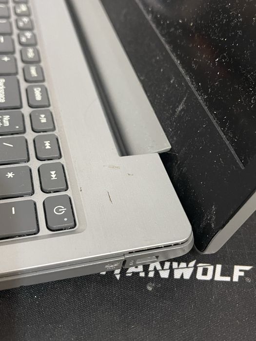 Laptop LENOVO IdeaPad 81LW Ryzen 3 3200U + 8GB Ram PENTRU PIESE