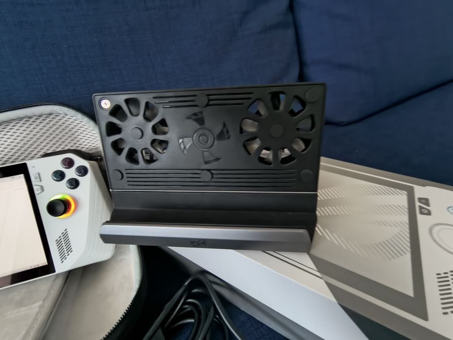 ASUS ROG Ally Z1 Extreme – 2TB + Tastatură & Mouse – Ca nou