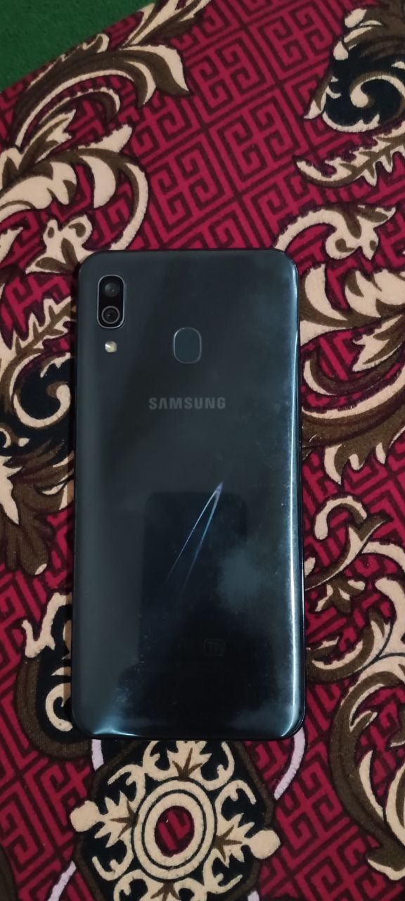 Samsung a 30 sotiladi