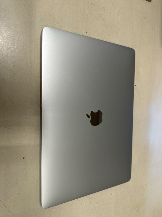 Macbook pro a1989 / i5 / 8gb ram / 250 gb ssd