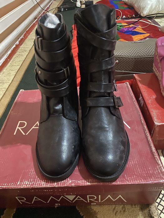 Аяк киымдер Сатылады