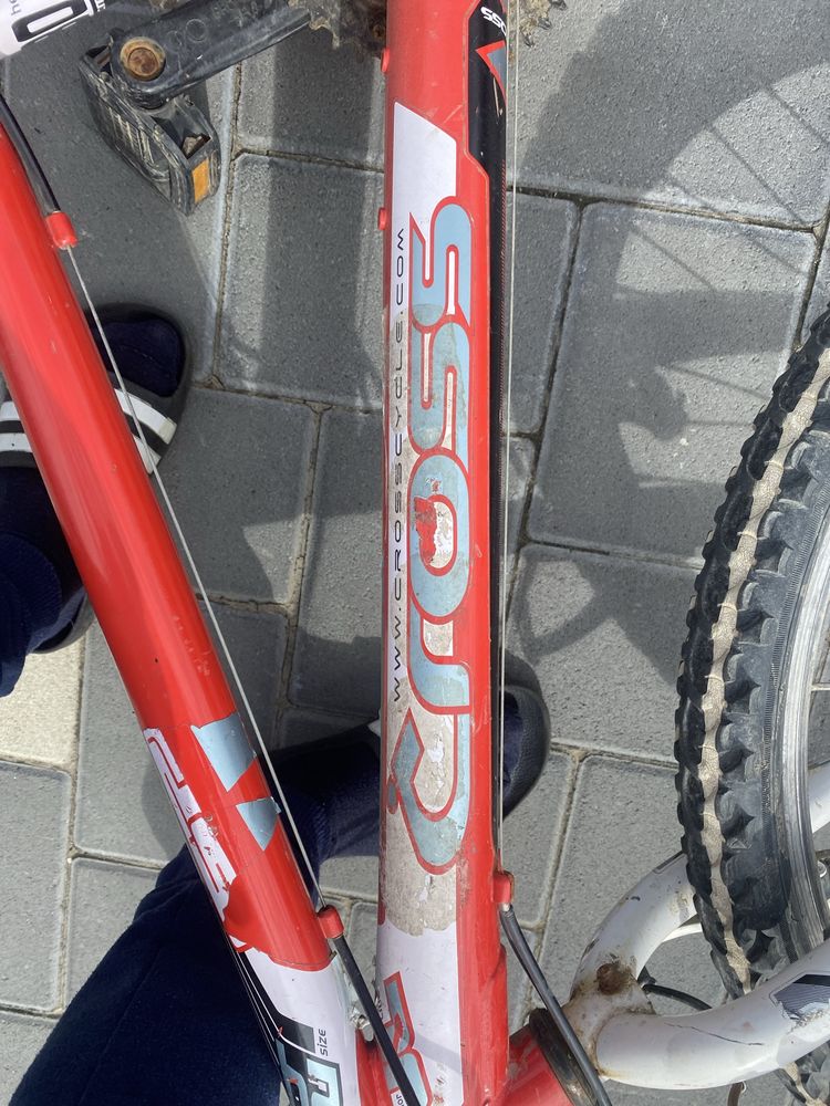 Bicicleta cross dau cu doua cauciucuri