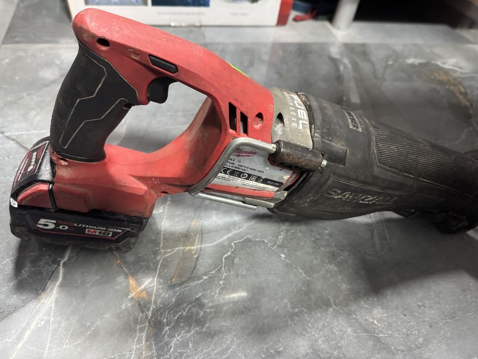 Milwaukee m18csx -акумулаторен саблен трион
