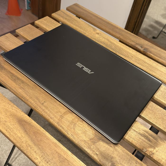 ASUS VivoBook S15 - i7, 8GB RAM, 256GB SSD - Windows 11 Pro