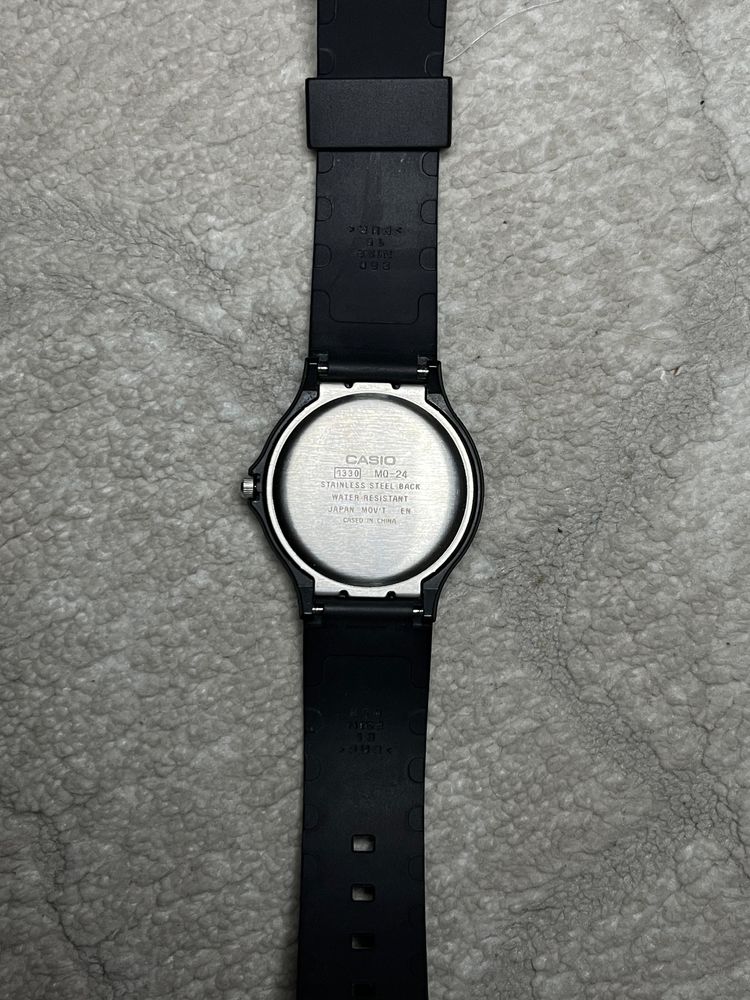 Продаю оригинальные часы CASIO Quartz