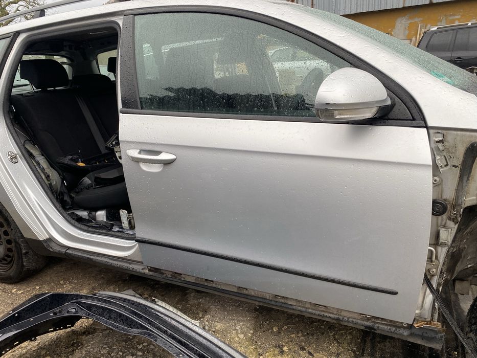 Предна дясна врата пасат б6 2008г пррфектна