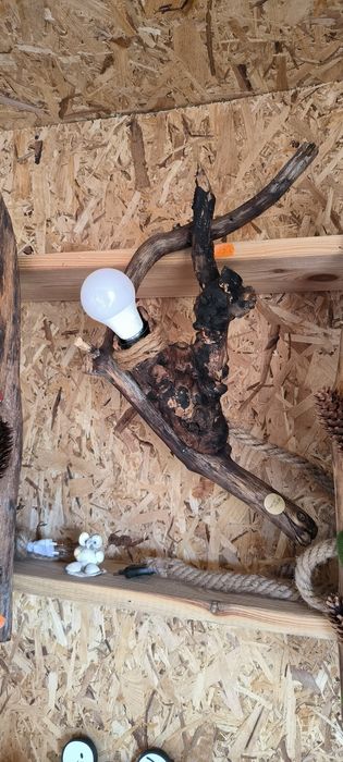 Lampa rustica din lemn