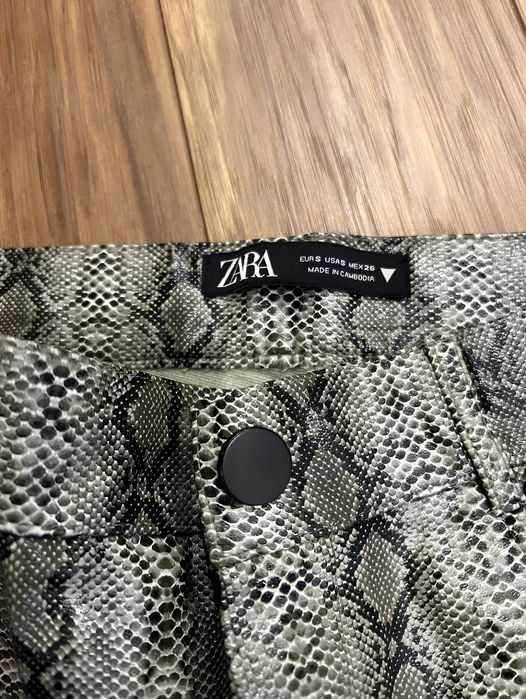 Дамски кожен змийски панталон "Зара" / "Zara", змийски принт, размер S