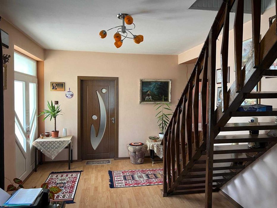 Vand/Schimb-Casa parter+mansarda cu posibilitate de extindere!!