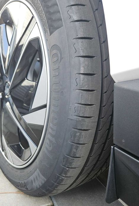 Anvelope Vara Continental Premiumcontact C 215/50R17 95V noi