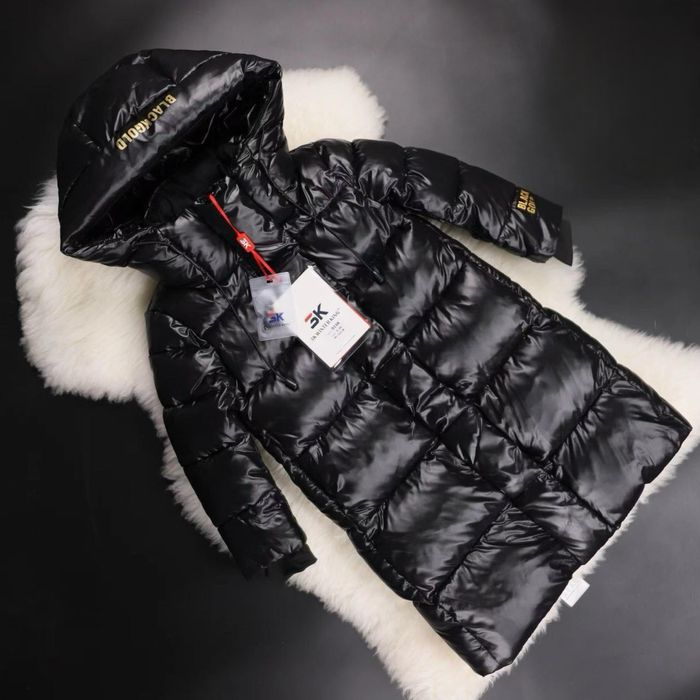 Продам зимнюю куртку (р-р 122см)