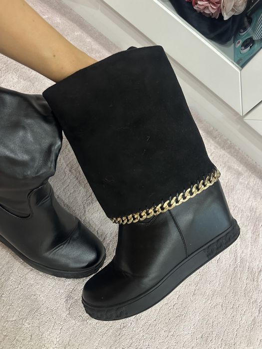 Продавам ботуши в изключително запазазен вид