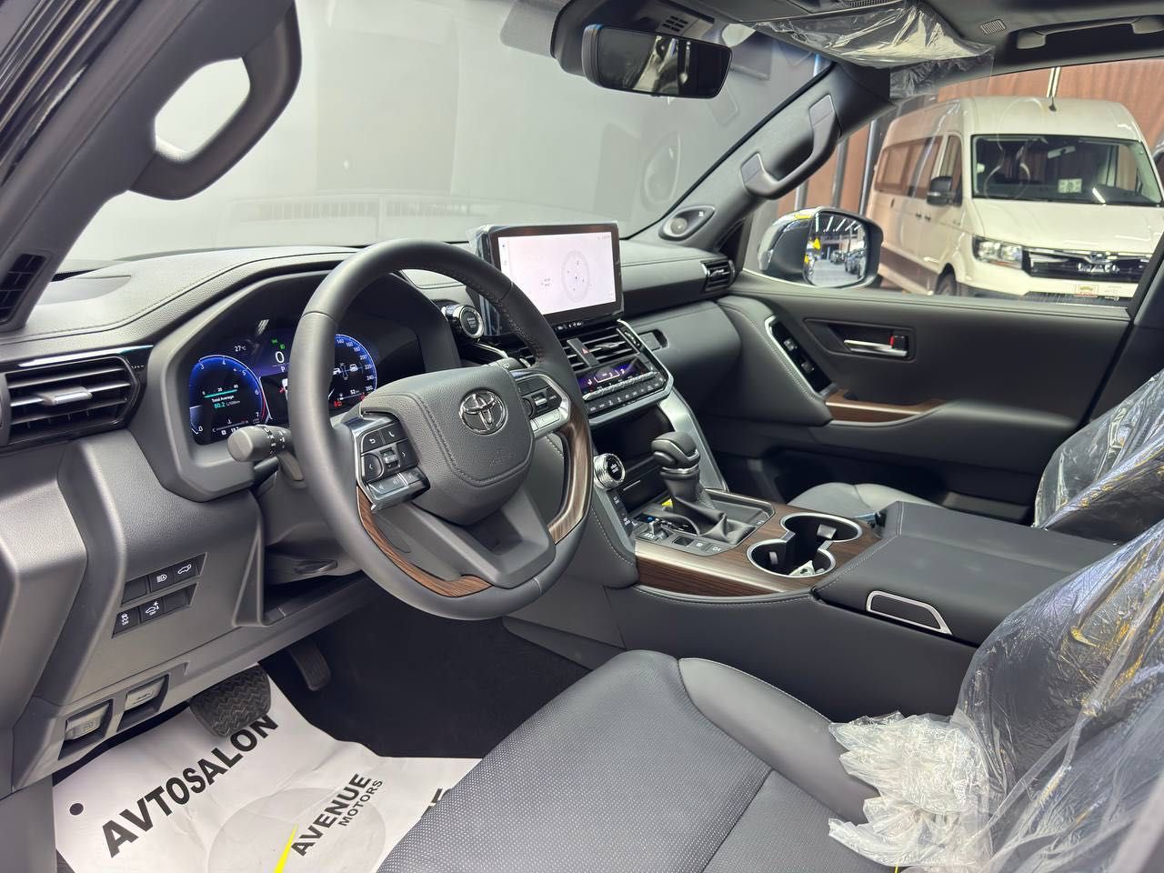 Продается новый Toyota LC300
