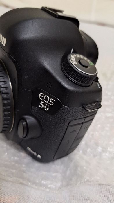 Canon 5D mark 3 body sotiladi yangi holatda