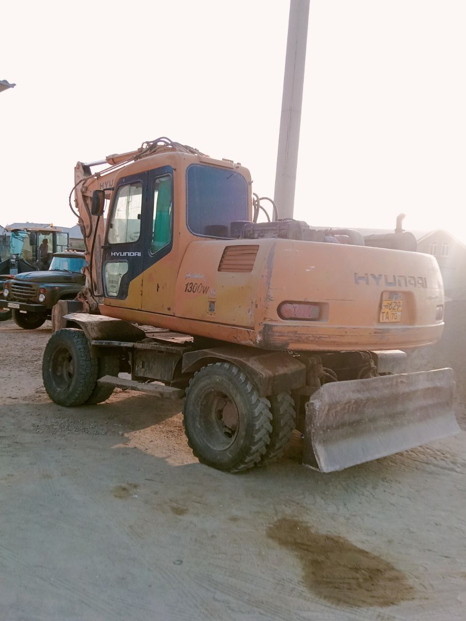 Екскаватор 1300 w m