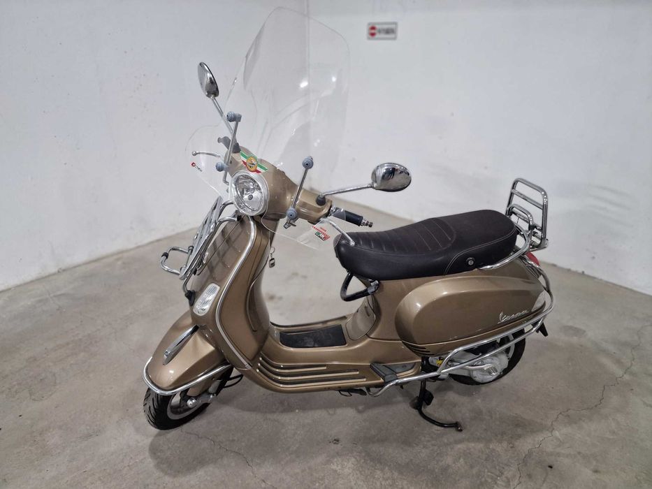 Scuter Piaggio Vespa LX50 Touring