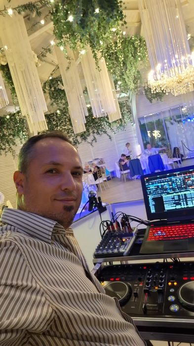 Dj Cristian Niculici . Furnizor de divertisment la petrecerea ta!