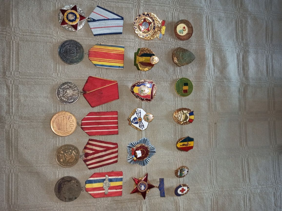 Colectie insigne, medalii si decoratii
