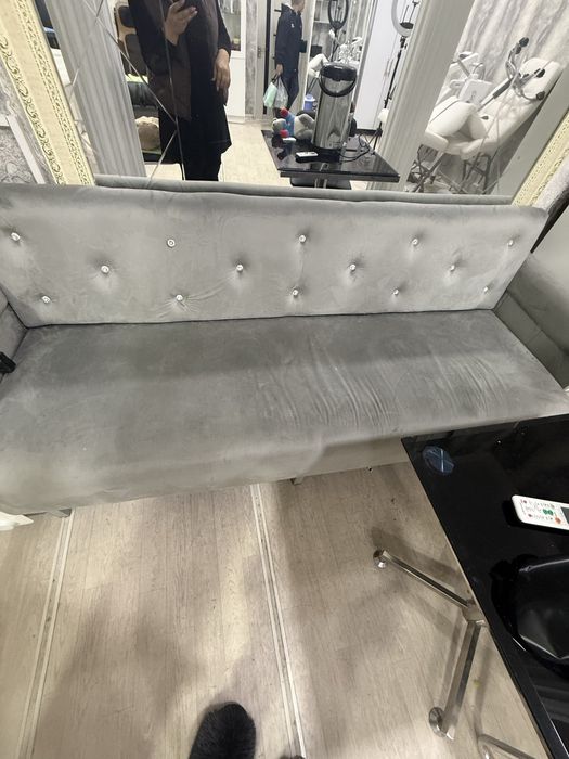 Salon uchun mebel sotiladi