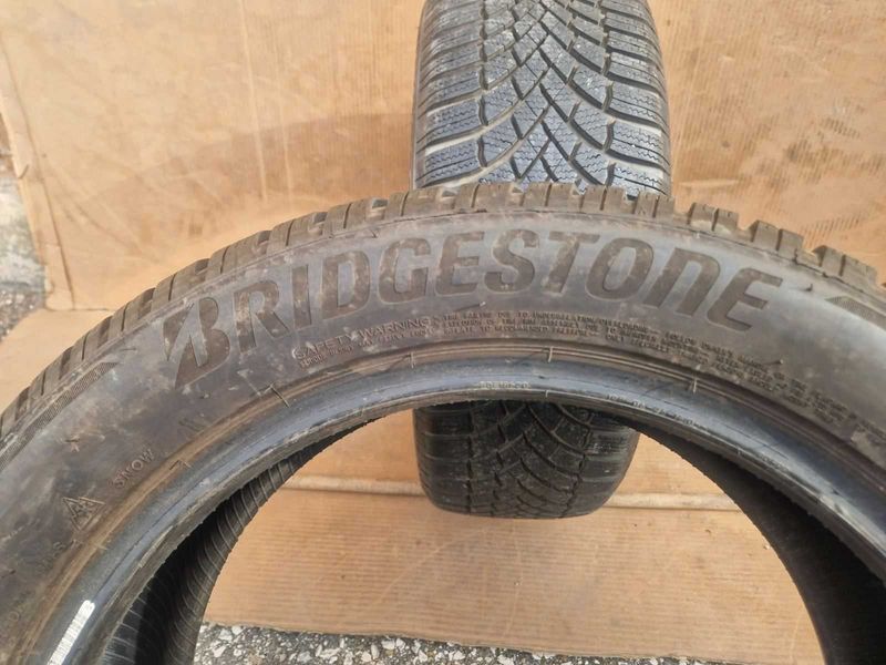 2 Bridgestone R18 215/55 Anvelope de iarnă DOT3621