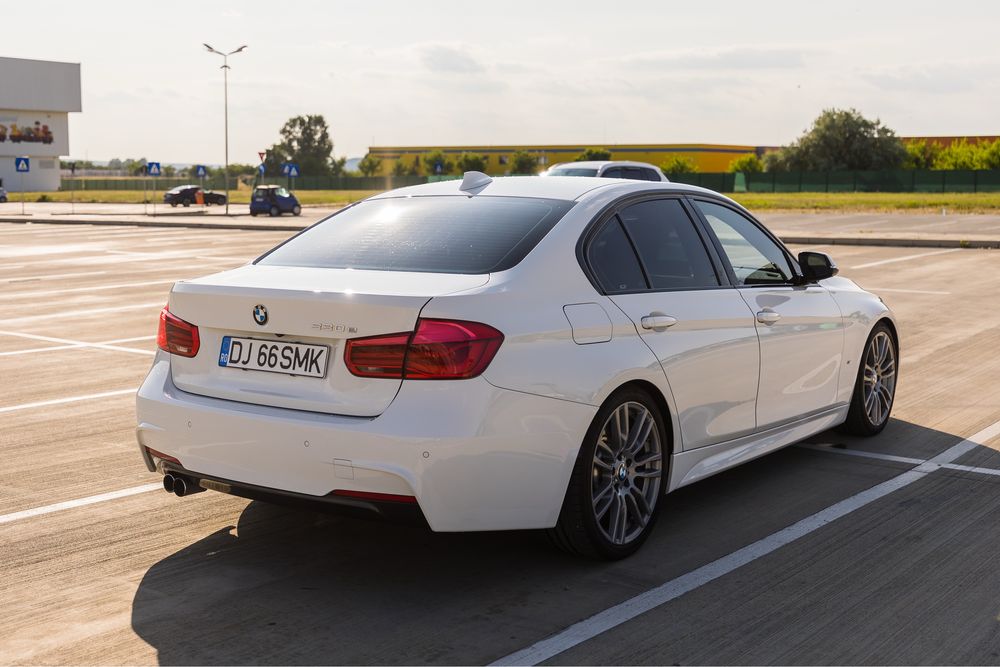 Bmw 330e hybrid plug in, M pachet, 350 de cai