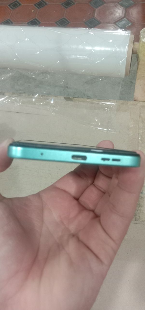 Redmi 12 sastayani zor