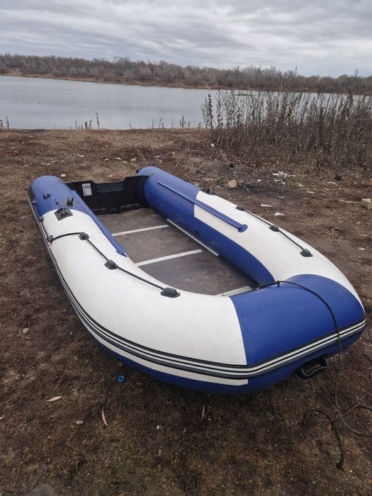 Надувная лодка Пилот М-360 с мотором