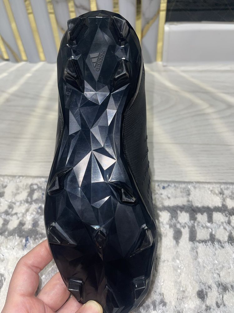 Original Adidas butsi sotiladi, Ispaniyadan opkelingan