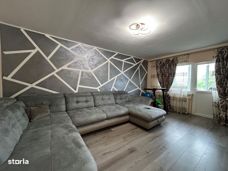 Apartament 3 camere, decomandat, 63mp utili, 2 balcoane, zona Soarelui